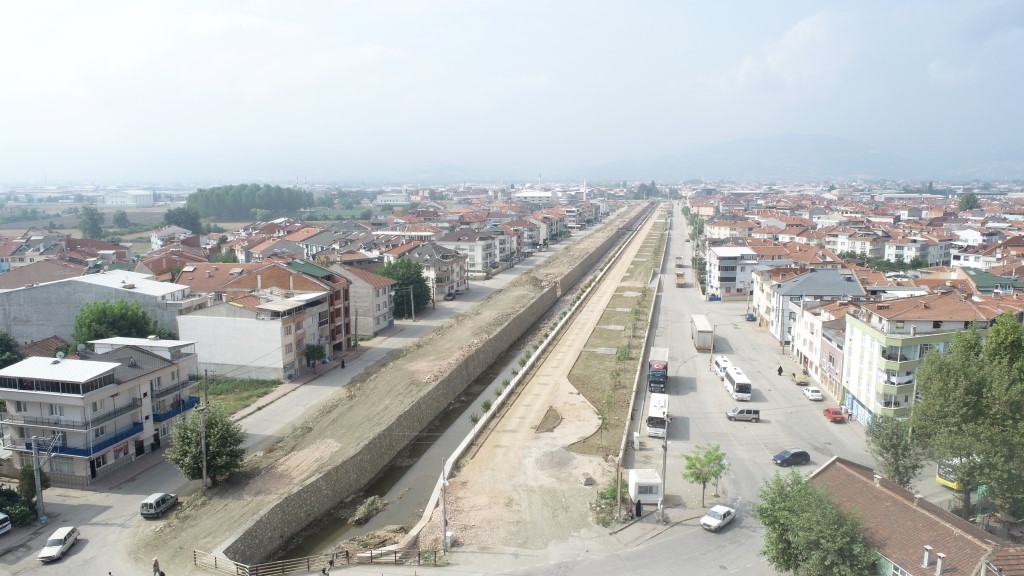 Kanal İnegöl yeşilleniyor