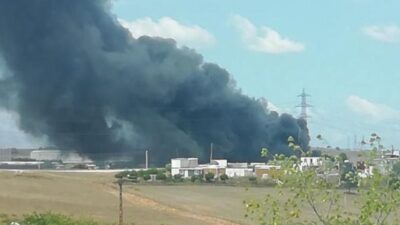 Plastik fabrikasında yangın çıktı