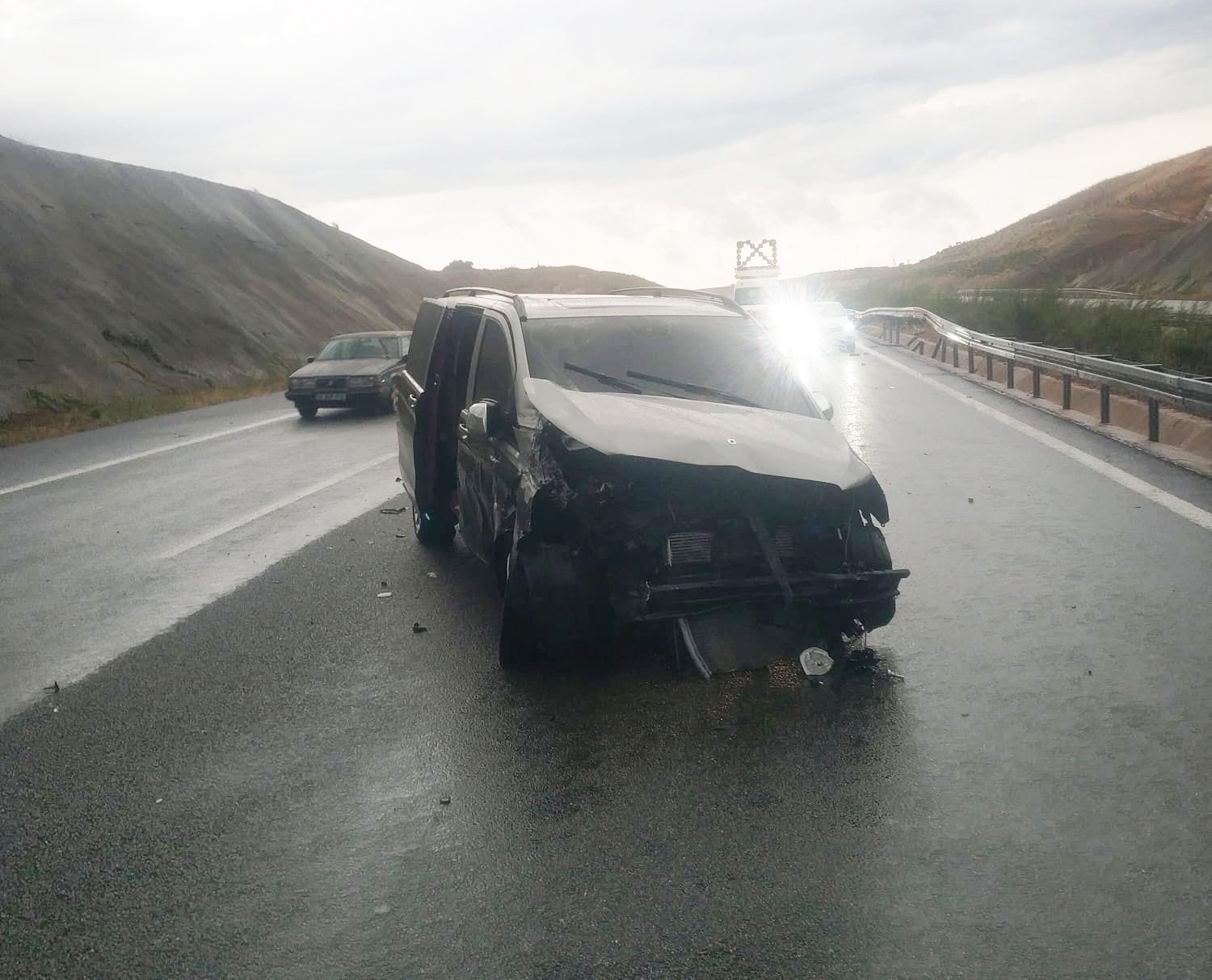 Bursa’da kontrolden çıkan kamyonet kaza yaptı: 4 yaralı Bursa’da kontrolden çıkan kamyonet kaza yaptı: 4 yaralı