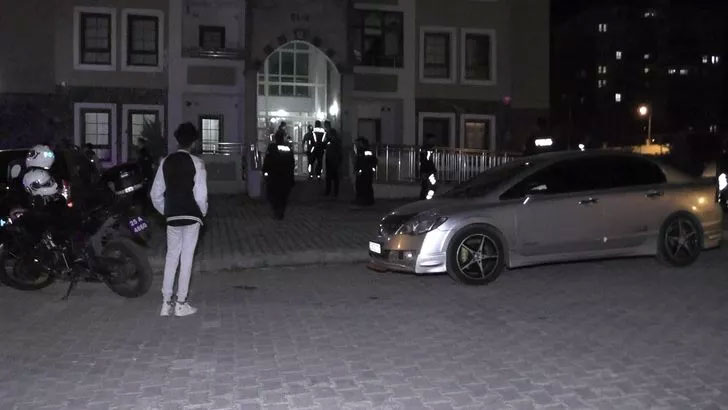 Her satırı korkunç! Annesi ile erkek arkadaşını evde bastı, dehşet saçtı