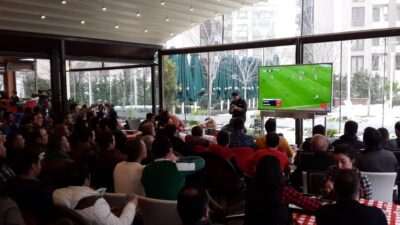 Bursa’nın ünlü mekanı Özgen’den maç yayını kararı!