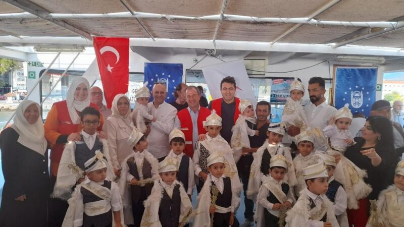 Bursa Büyükşehir Belediyesi’nin vatandaşları sahillerle buluşturmak hedefiyle düzenlediği ücretsiz ‘Mavi