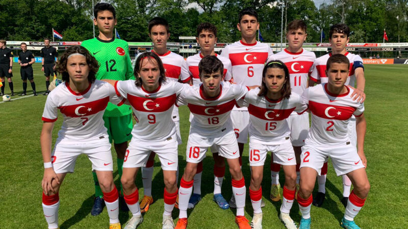 Milli Takım’a Bursaspor’dan 5 futbolcu U15 Milli Takımımızın 12-14 Eylül tarihlerinde İstanbul'da Karadağ ile oynayacağı