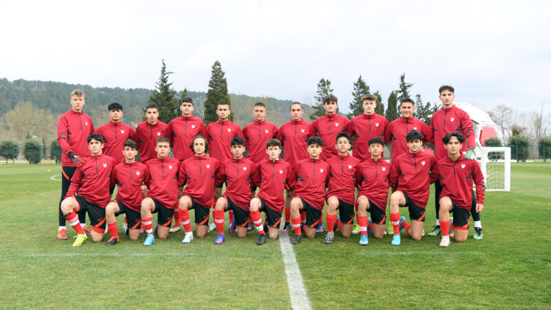 Bursaspor’dan 3 isim Milli Takım’da U16 Milli Takımımızın 19-26 Ağustos 2022 tarihleri arasında Erzurum'da gerçekleştireceği