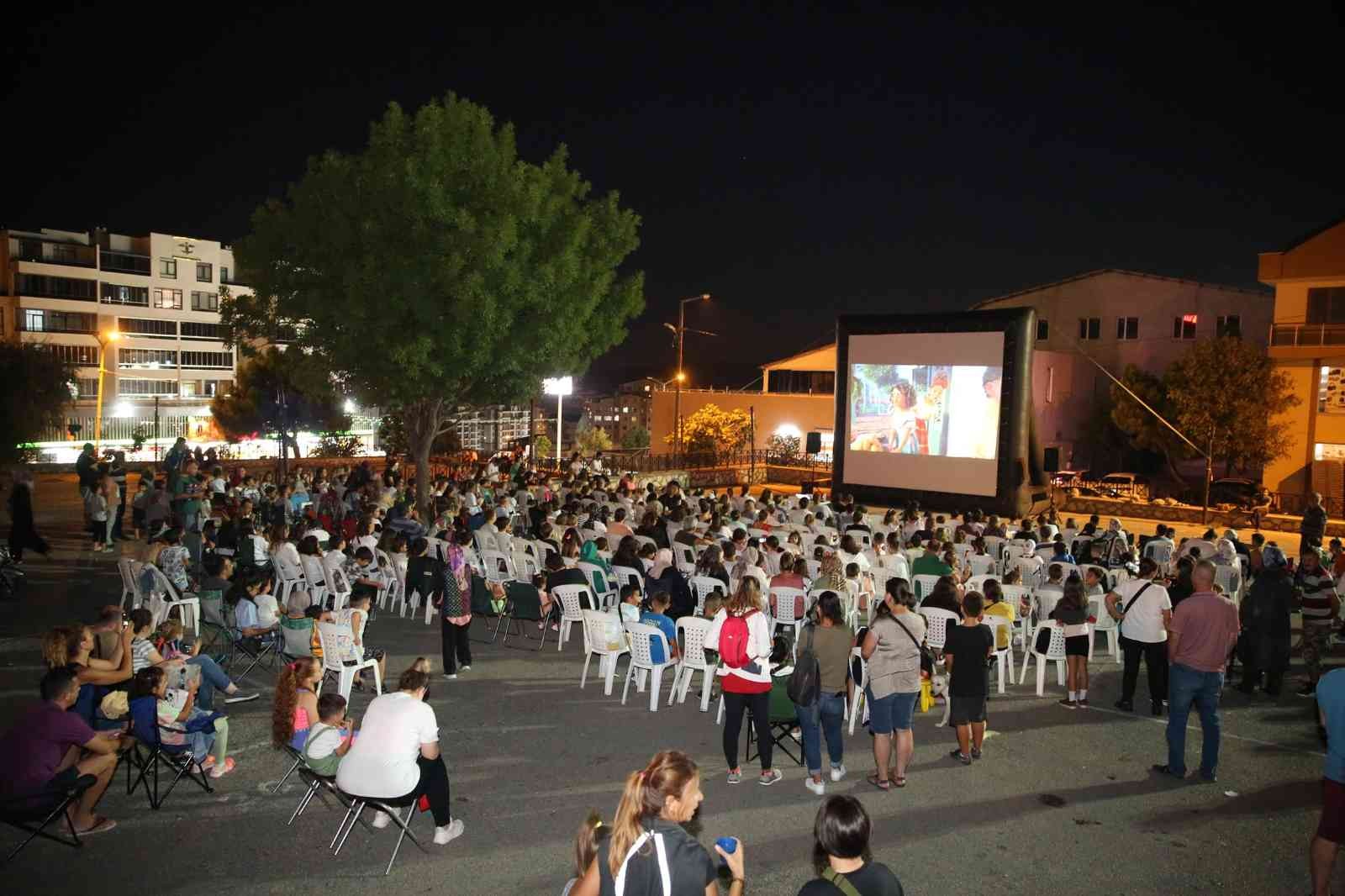 Nilüfer’de ‘Çocuklara Yaz Sineması’ başladı 1 niluferde cocuklara yaz sinemasi basladi 5925884