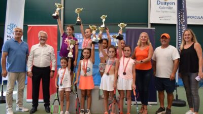 Nilüfer’de miniklerin tenis heyecanı