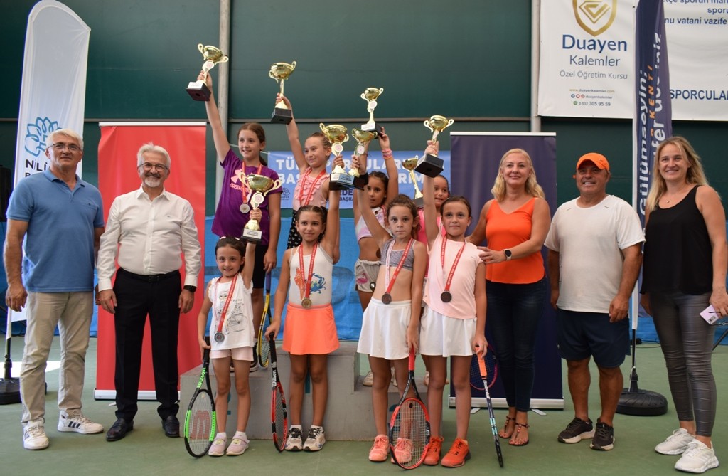 Nilüfer’de miniklerin tenis heyecanı Nilüfer’de miniklerin tenis heyecanı