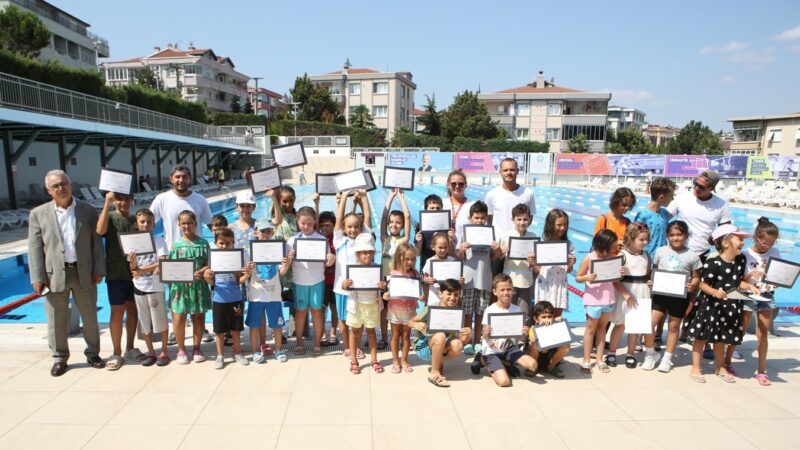Nilüfer’de yüzlerce çocuk sertifika heyecanı yaşadı Nilüfer Belediyesi ve Nilüfer Belediyespor iş birliğiyle düzenlenen Yaz Spor