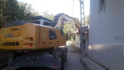 Osmangazi’de metruk binalar huzur ve güvenlik için yıkılıyor