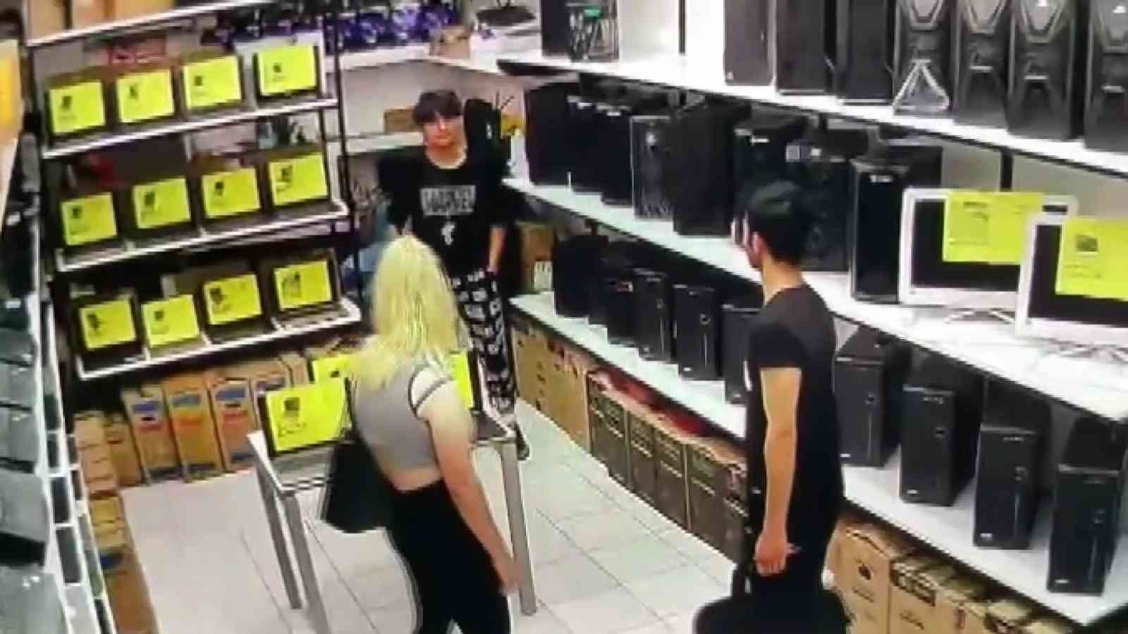 Bursa’da çaldıkları laptopu satarken görüntülendiler!