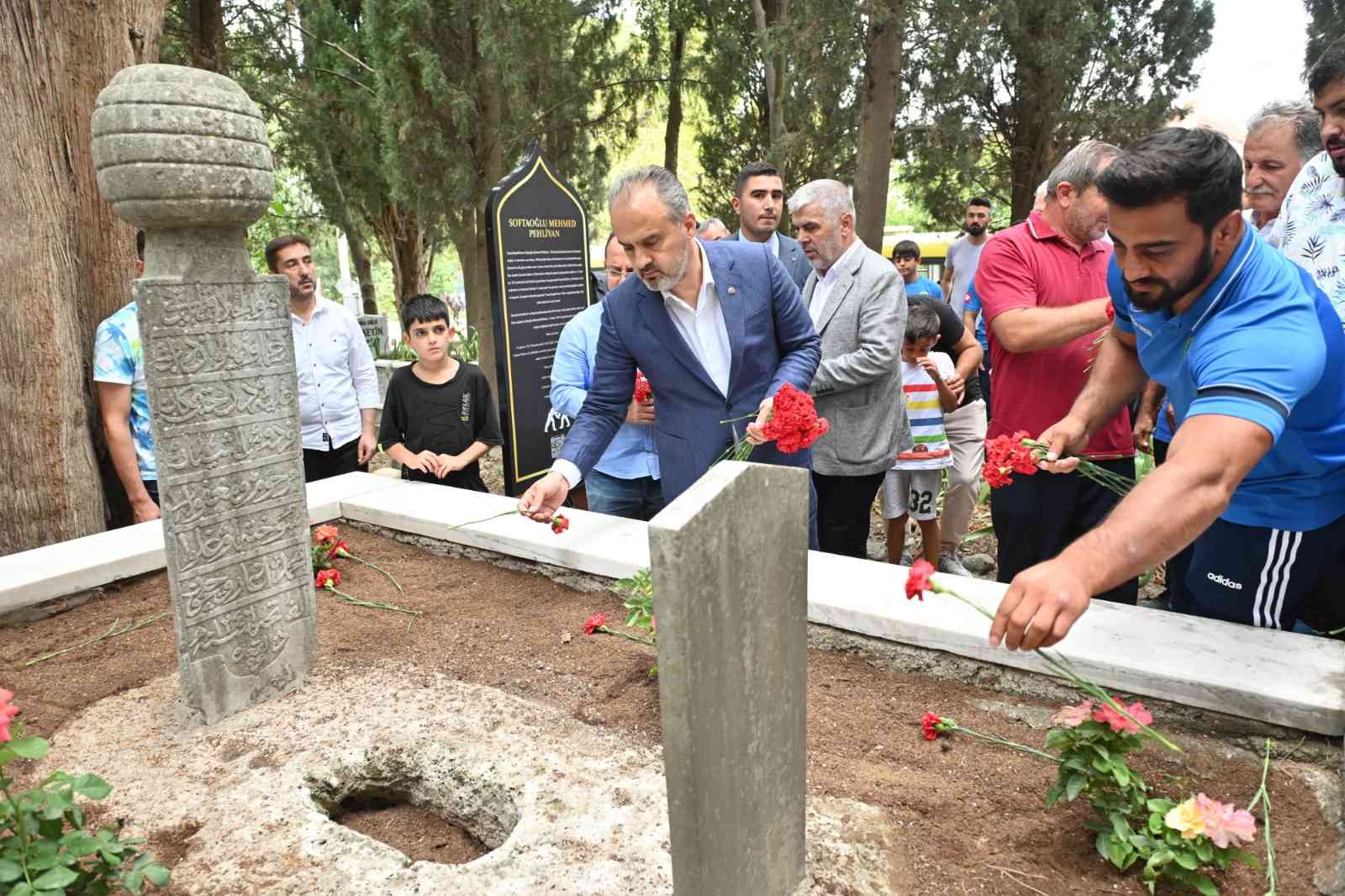 Softaoğlu Mehmed Pehlivan dualarla anıldı