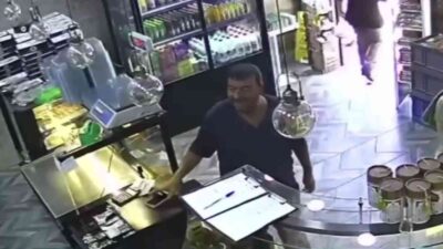 Bursa’da tezgah üstündeki telefonu böyle çaldı