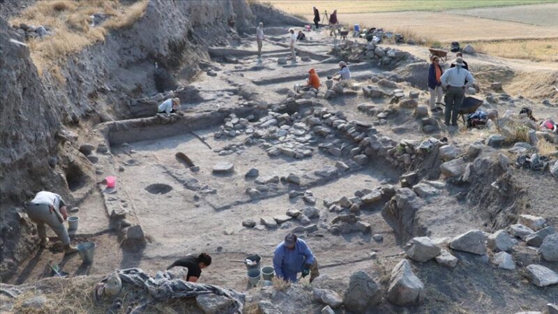Yozgat'ın Sorgun ilçesindeki Çadır Höyük'te yaklaşık 6 bin yıl öncesine