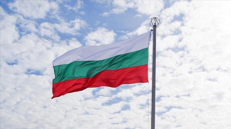 Bulgaristan Cumhurbaşkanı Rumen Radev, imzaladığı kararnameyle erken genel seçim tarihini