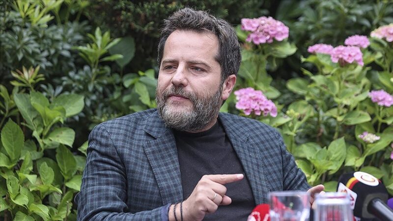 Galatasaray Sportif AŞ Başkan Vekili Erden Timur, Danimarkalı stoper Victor