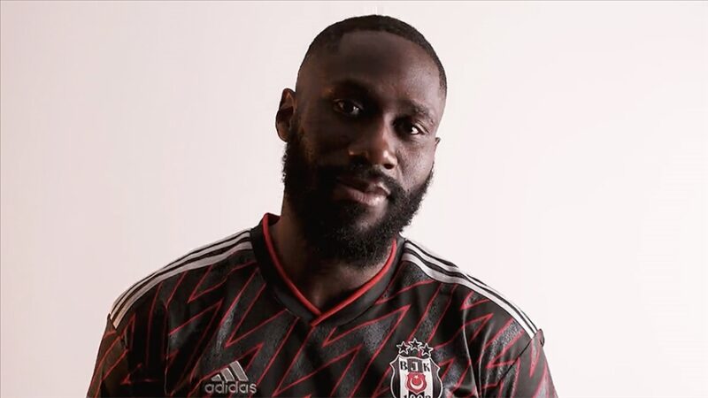 Beşiktaş Kulübü, West Ham United takımında forma giyen Demokratik Kongolu