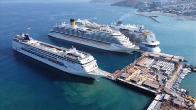 Kuşadası, 3 kruvaziyerle gelen 8 bin 270 turisti ağırladıKuşadası, 3 kruvaziyerle gelen 8 bin 270 turisti ağırladı