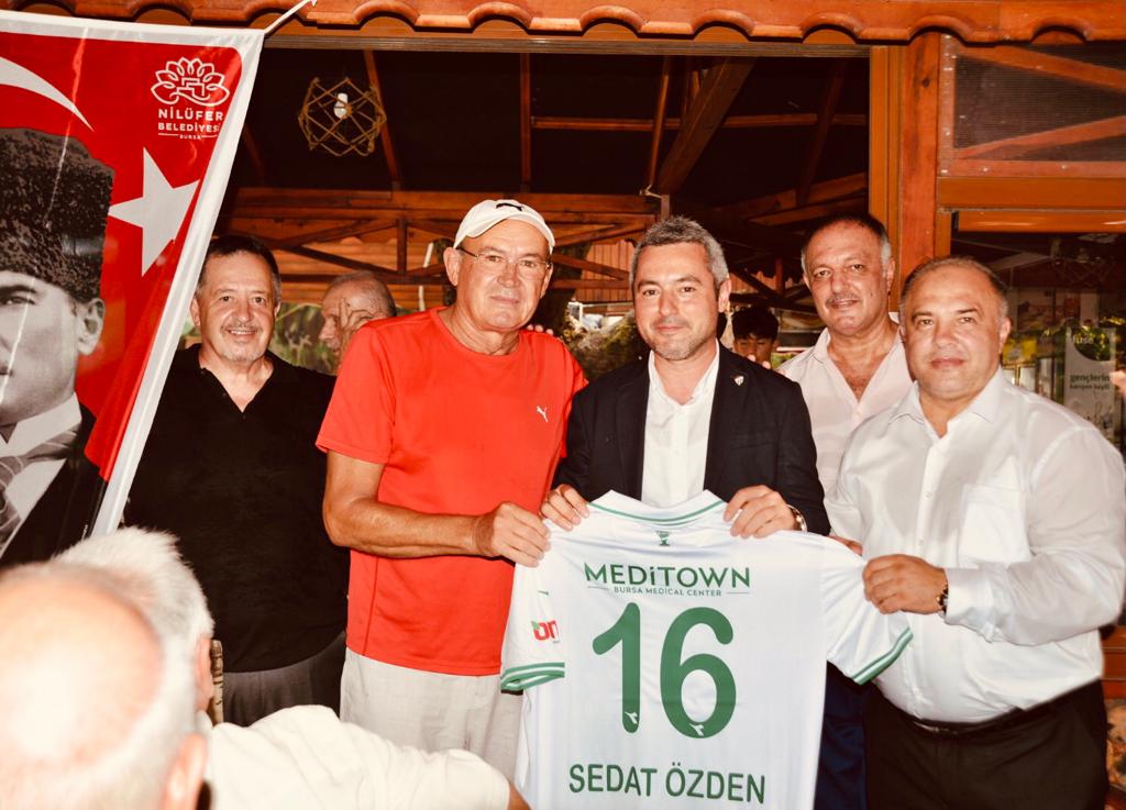 Bursaspor Başkanı Banaz’dan önemli mesajlar; ‘O sıkıntıdan çıkamazsak işimiz çok zor’