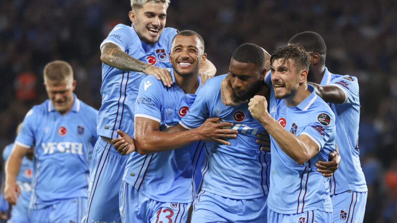 Bordo mavililer, UEFA Şampiyonlar Ligi play-off turu ilk maçında bu