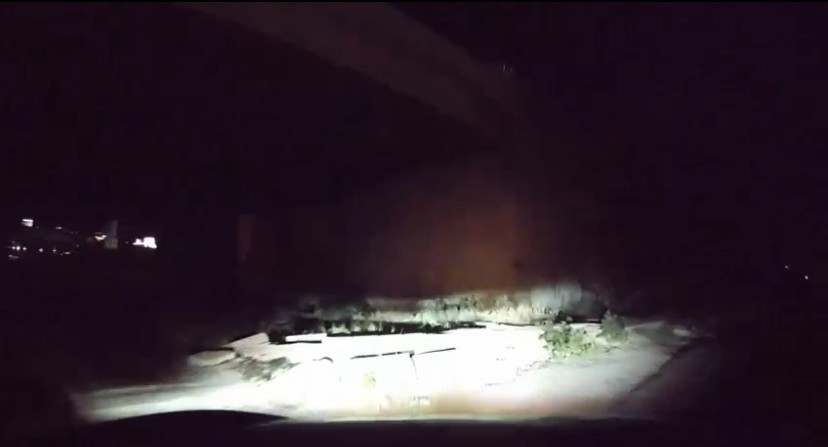 Bursa’da viraja hızlı giren otomobil köprü duvarına çarptı