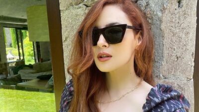 Sütyensiz pozuyla Instagram’ı salladı!