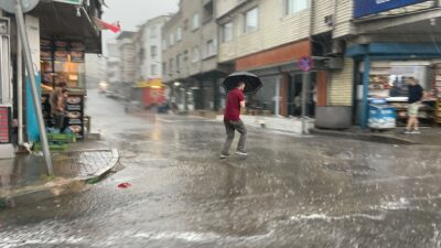 Bursa’da sağanak yağmura dikkat! Şehir merkezinde zor anlar…