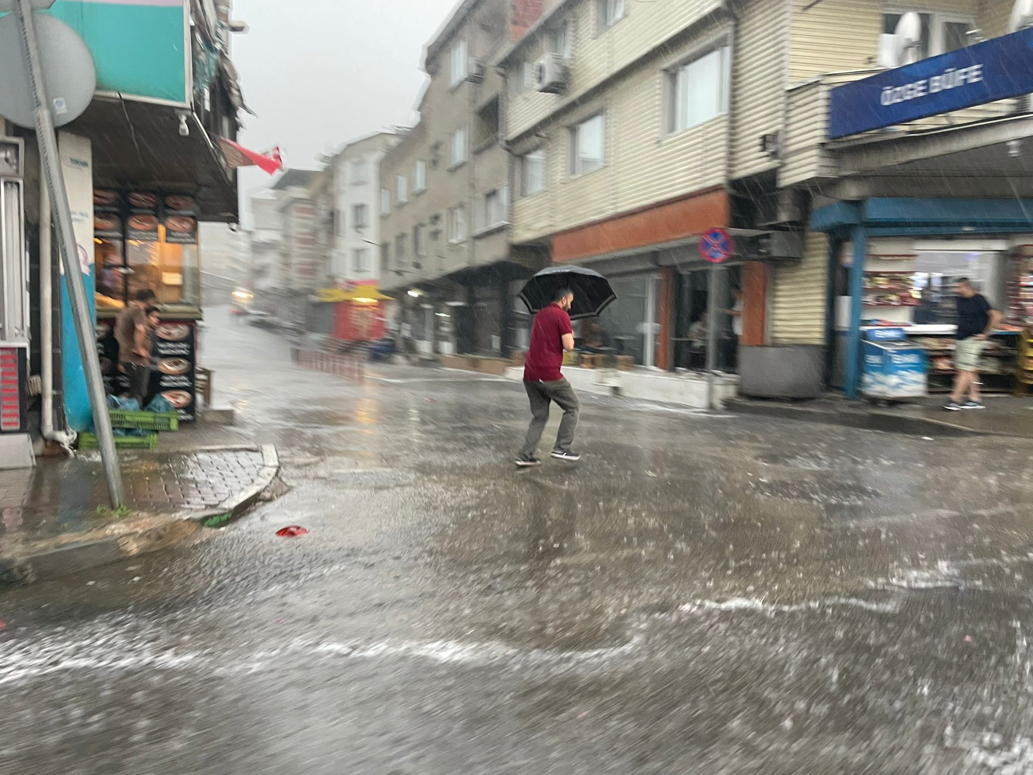 Bursa’da sağanak yağmura dikkat! Şehir merkezinde zor anlar…