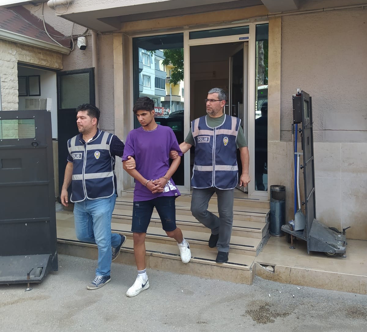 Bursa’da sahte polis nefes kesen takiple yakalandı!