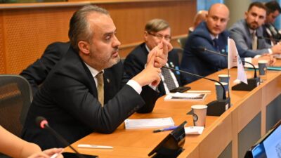 Avrupa Parlamentosu’ndaki Yuvarlak Masa’da yeşil yatırım ve turizmi anlattı