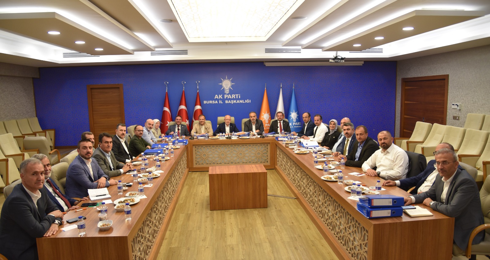 AK Parti Bursa’da strateji zirvesi