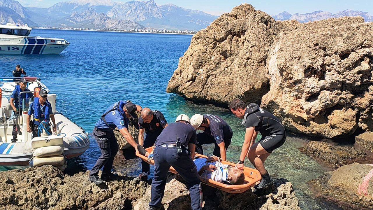 Manzara izlerken 30 metre yükseklikten düştü!