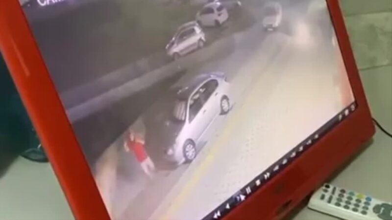 Bursa'da sürücüsünün kontrolünü kaybedip durduramadığı cipin, kendi ekseni etrafında dönerek