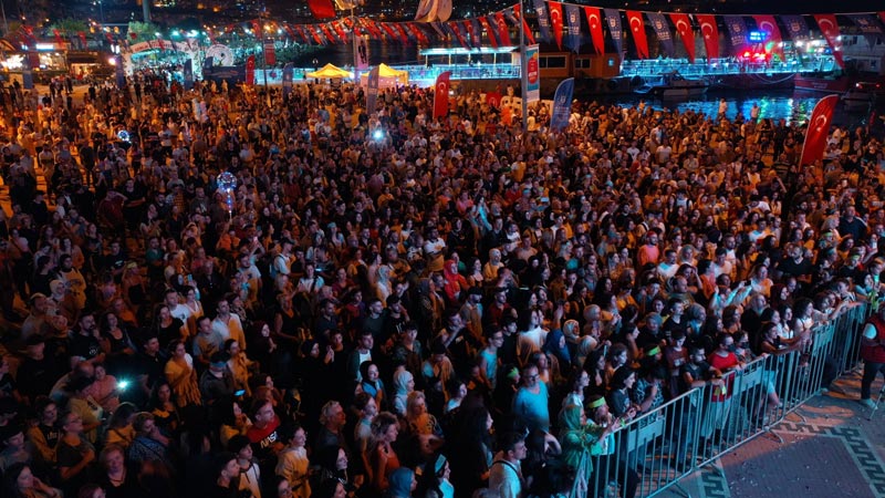Bursa'da festival tadında nostalji yolculuğu 3 32052 MTYzMjZmM2 1