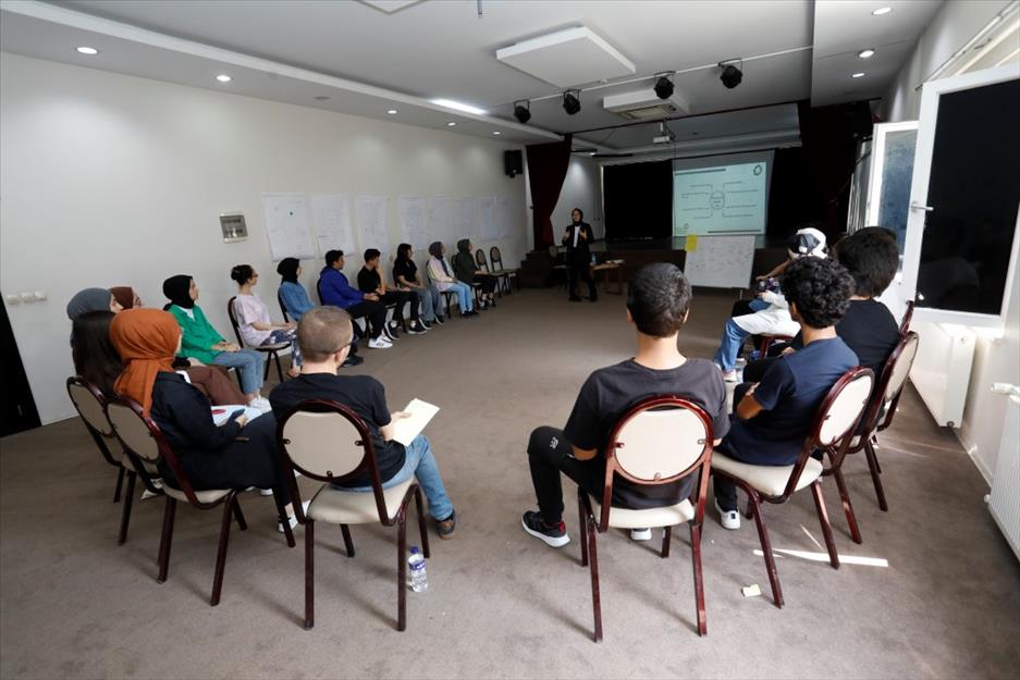 Vizyon Kulübü kariyer atölyeleri gençlerin geleceğine şekil veriyor