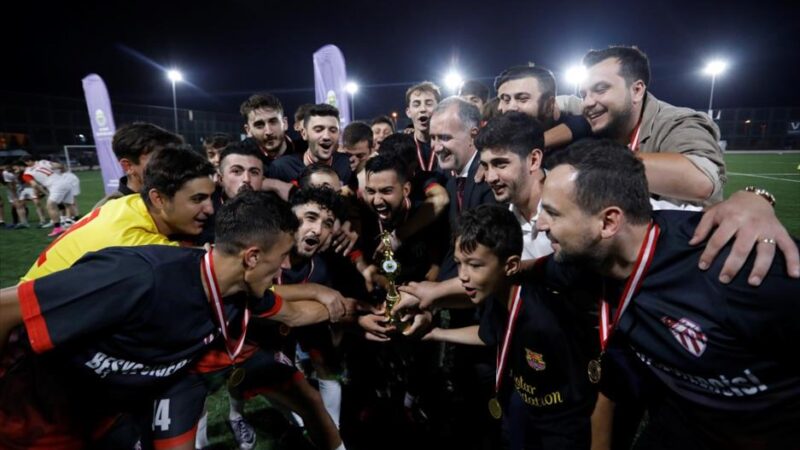 6 Eylül Futbol Turnuvasında kupalar sahiplerini buldu İnegöl Belediyesi’nin 6 Eylül etkinlikleri kapsamında düzenlediği Takımını Kur Gel
