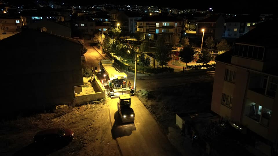 İnegöl Yeni Mahalle’de 27 sokakta sathi kaplama çalışması başladı