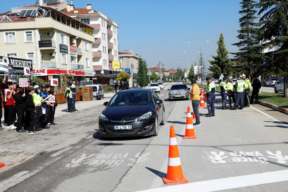 İnegöl’de ‘Yayalara Öncelik, Hayata Saygı Duruşu’ etkinliği yapıldı