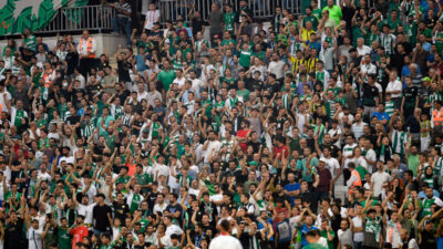 Tribünde de gençlik aşısı