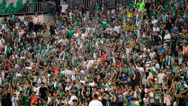 Tribünde de gençlik aşısı Tribünde de gençlik aşısı