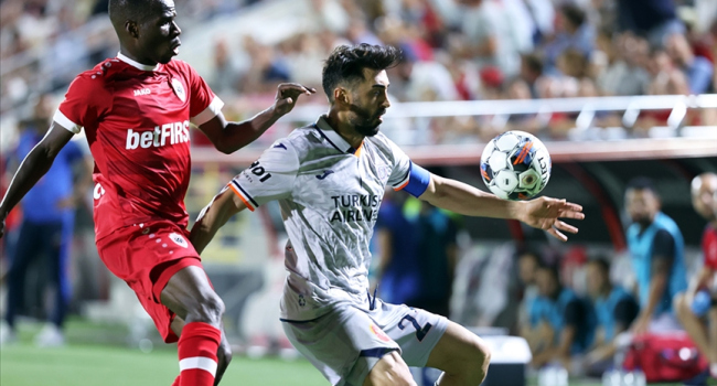 UEFA soruşturma açtı UEFA soruşturma açtı