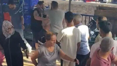 Pazarda laf atma kavgası! 2 kişi yaralandı