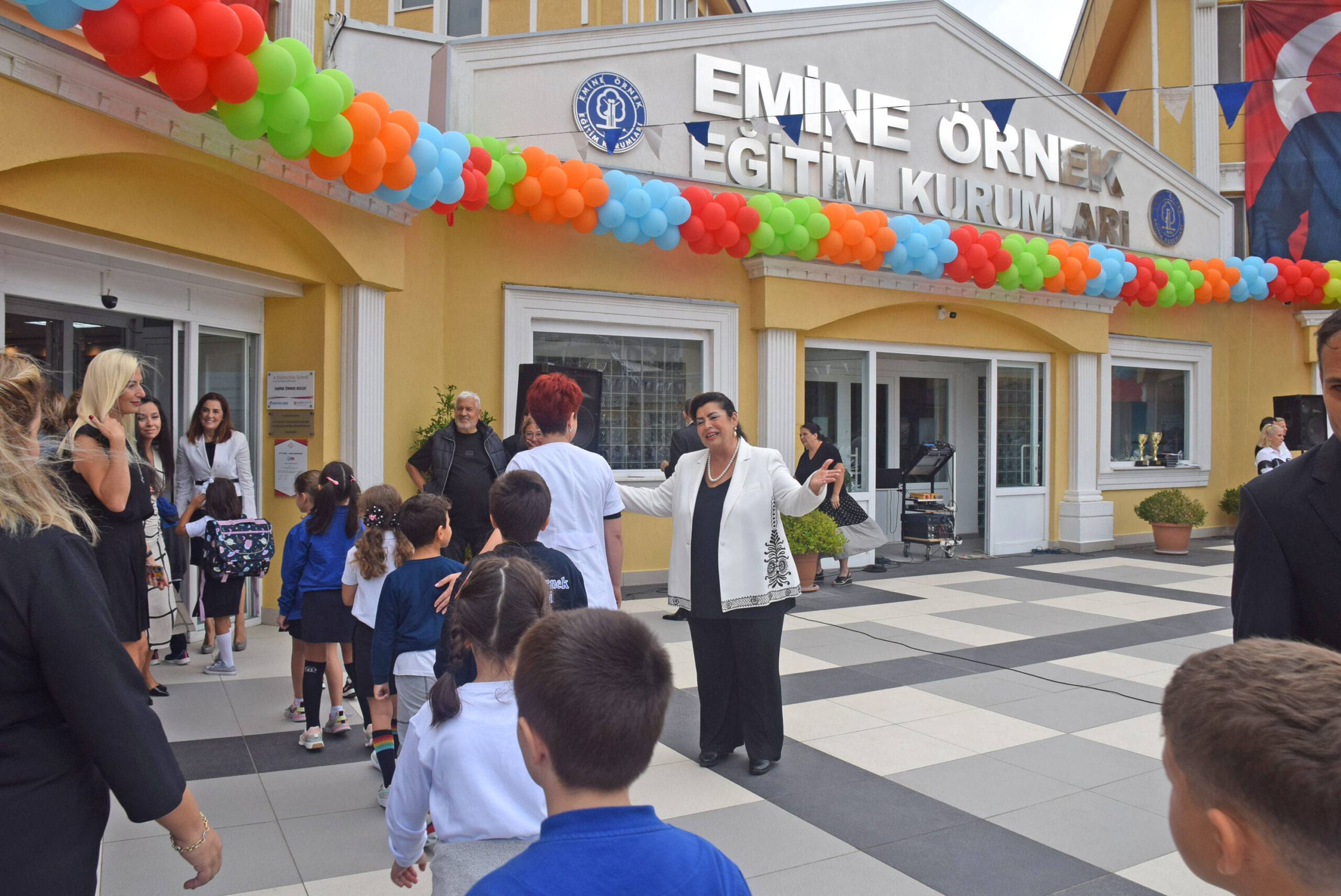 Emine Örnek Okulları’nda 2022-2023 eğitim öğretim yılına görkemli ve heyecanlı başlangıç Emine Örnek Okulları’nda 2022-2023 eğitim öğretim yılına görkemli ve heyecanlı başlangıç