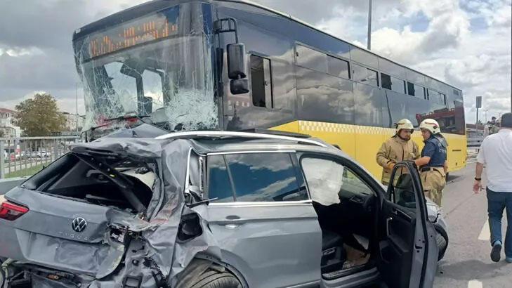 Yenikapı’da İETT otobüsü çok sayıda araca çarptı