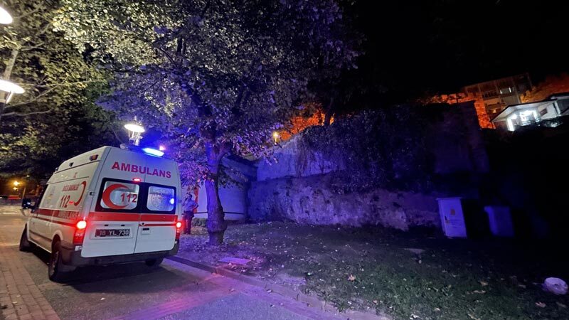 Bursa'nın Osmangazi ilçesinde kayalıklardan düşen kişi yaralandı