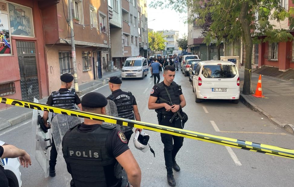 İstanbul’da vahşet! Annesini öldürüp evi yaktı
