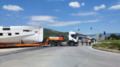 Görüntü Bursa’dan… Dev yat böyle taşındı