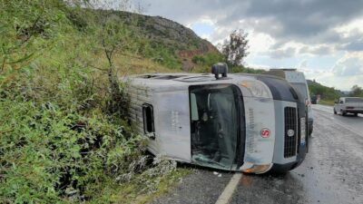 Bursa’da servis aracı devrildi: Çok sayıda yaralı var