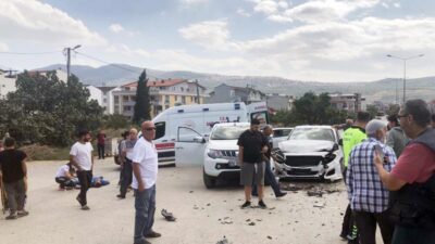 Bursa’da kavşakta kaza! Yaralılar var