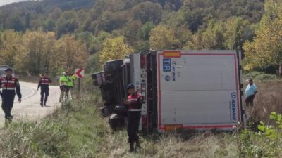 Bursa’da TIR devrildi
