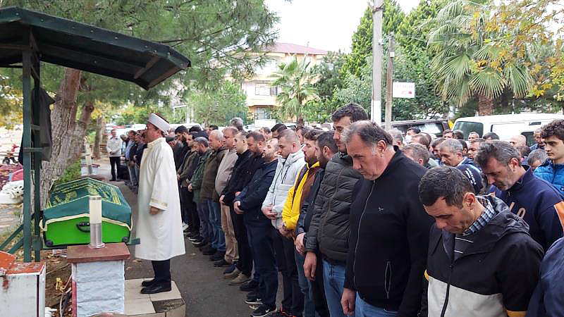 Bursa Bölge Adliyesi hakiminin acı günü Bursa Bölge Adliyesi hakimi Ahmet Yanar'ın babası Alibey Yanar, geçirdiği